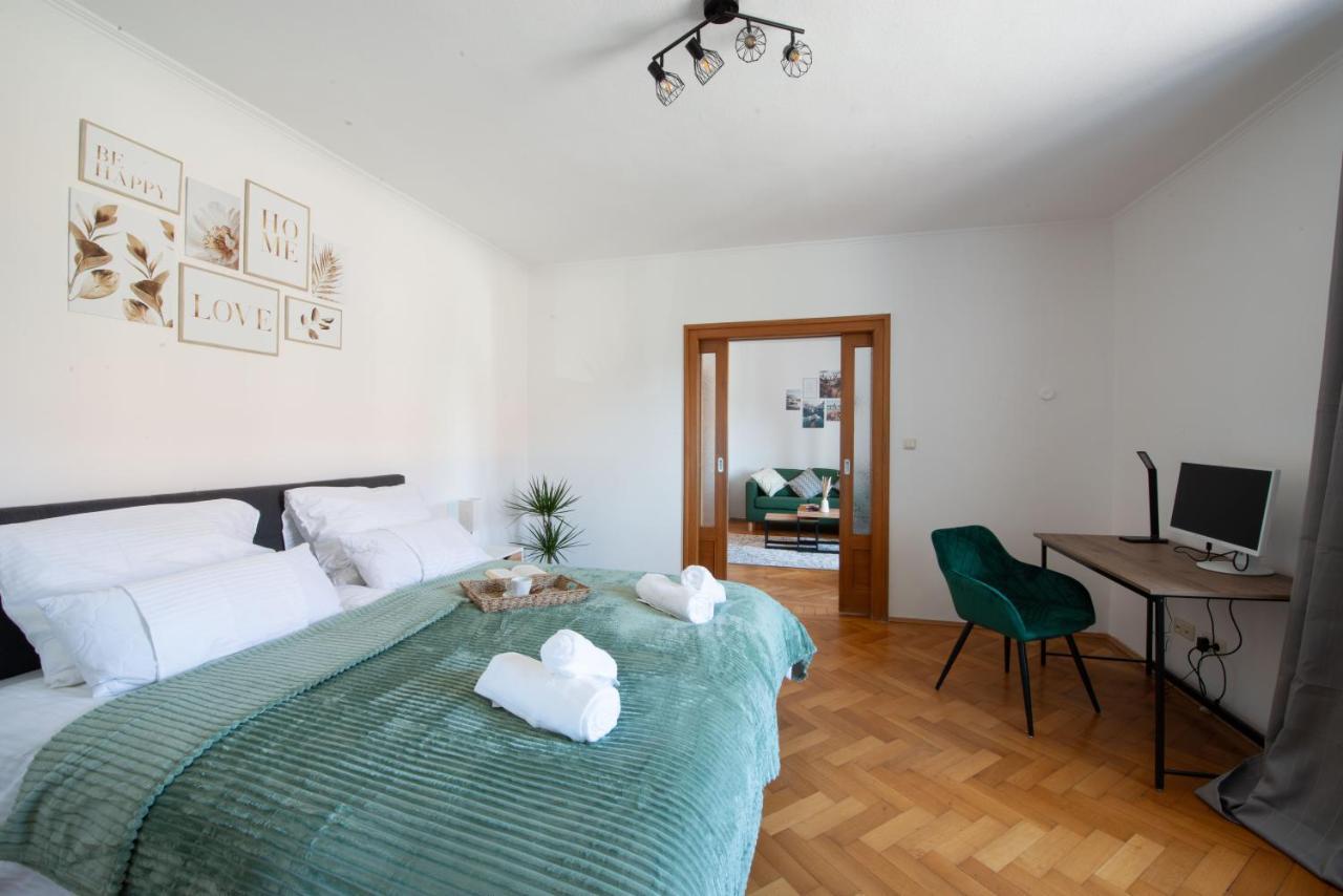 Bessa Homes 6 Personen 2 Schlafzimmer, 3 King Size, Betten, Balkon, Kueche Haag in Oberbayern Zewnętrze zdjęcie